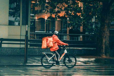 An image of a self-employed person as a food delivery.