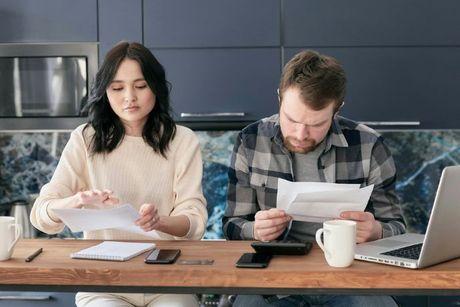 A couple trying to figure out how to apply a joint account for credit score in the UK.