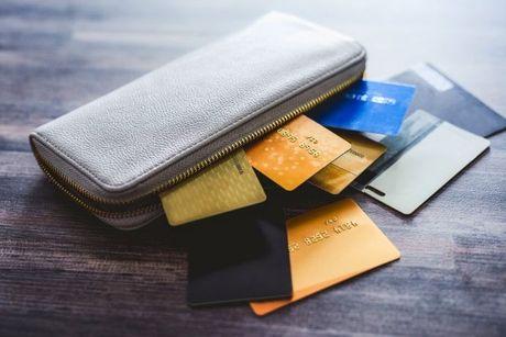 Does having too many current accounts affect credit score?