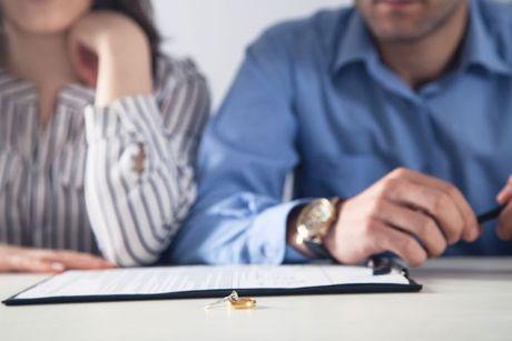 A couple looking down at their divorce papers and wondering if divorce will affect their credit rating or not.