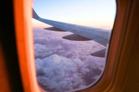 An image of someone's window seat in a airplane flying to the UK.