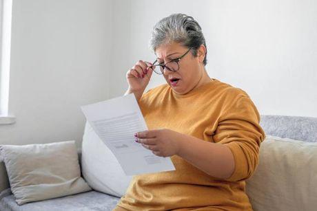 A woman looking at her document and feeling confused, trying to read about what is APR.